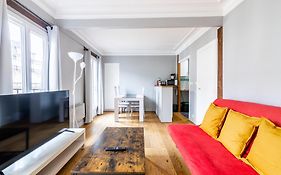 Luxurious 2 Bedroom Tour Eiffel Bourdonnais Free Netflix